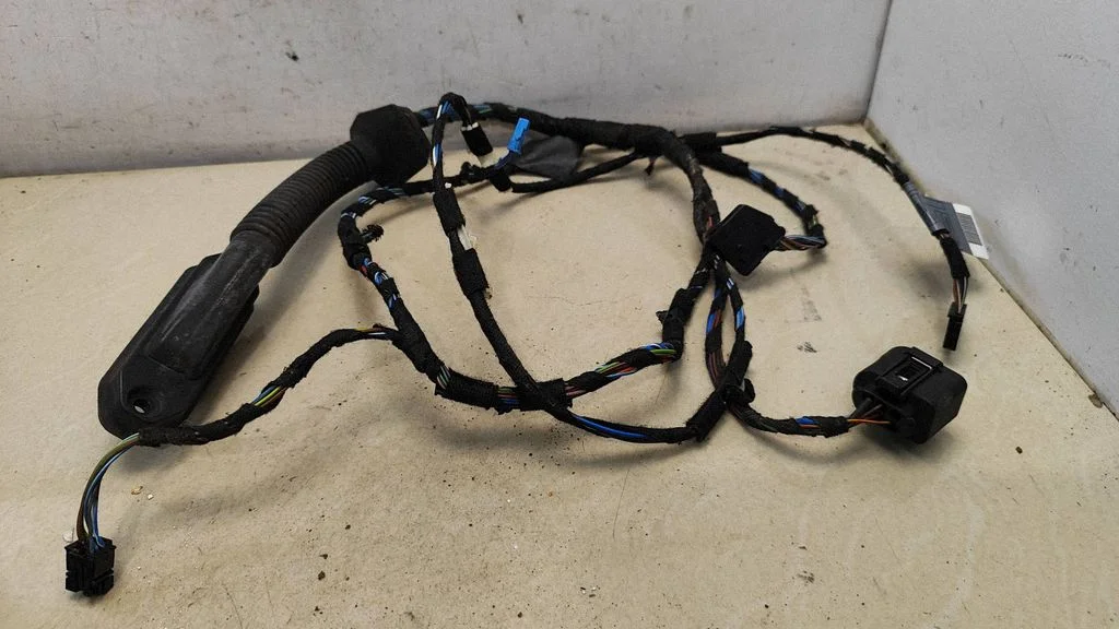 Esiukse juhtmestik – BMW 3-seeria E90 E91 (2005-2012)