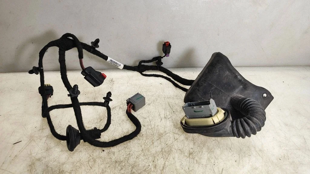 Rear door wiring loom P68239488AA