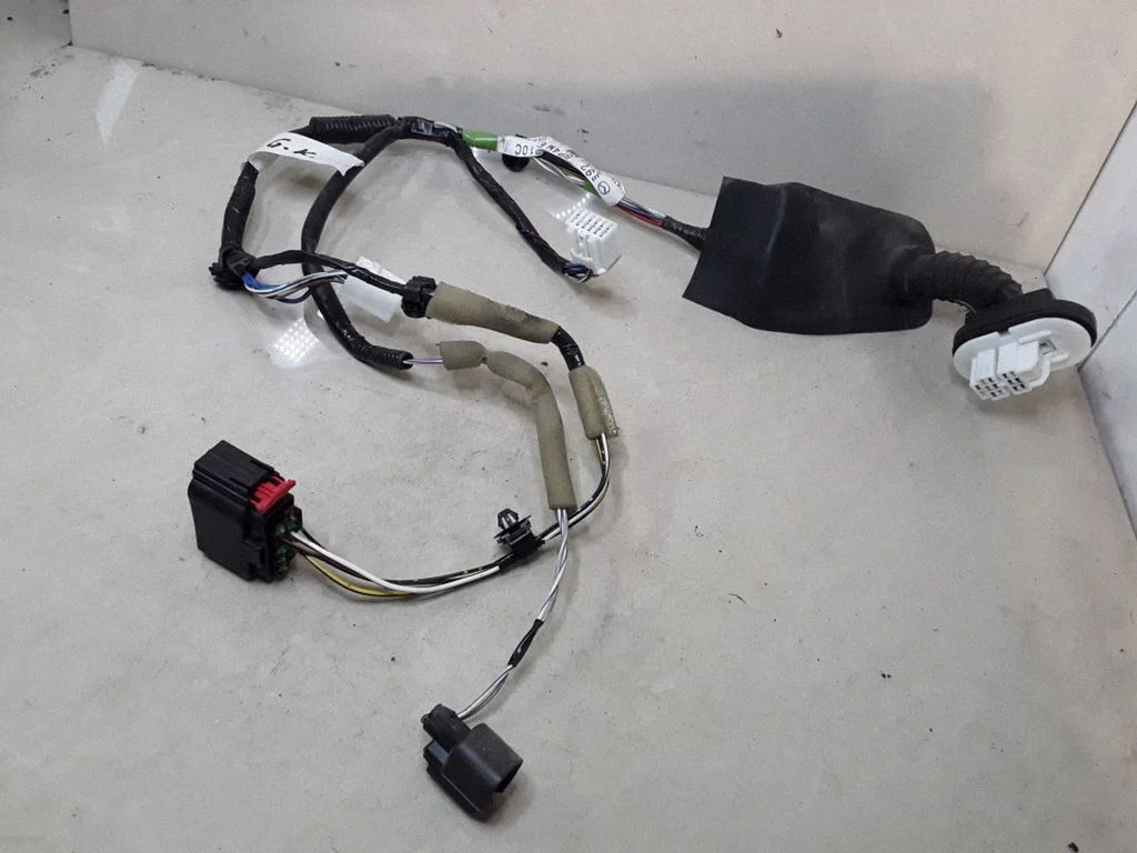 Tagaukse juhtmestik BP4M67210C