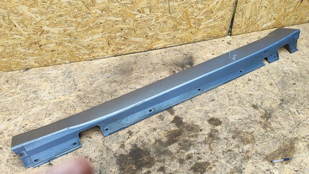 Sill 7033759