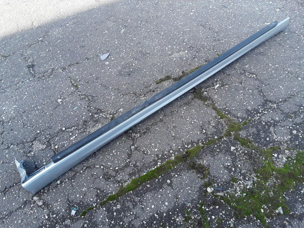 Sill – right