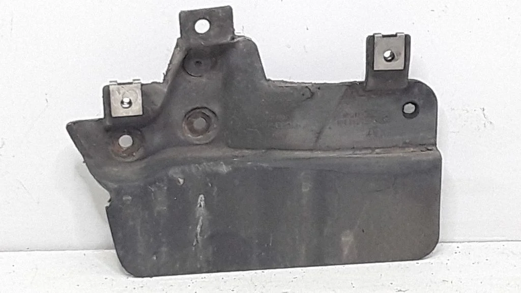 Aizmugurējais dubļusargs 8P0853833C