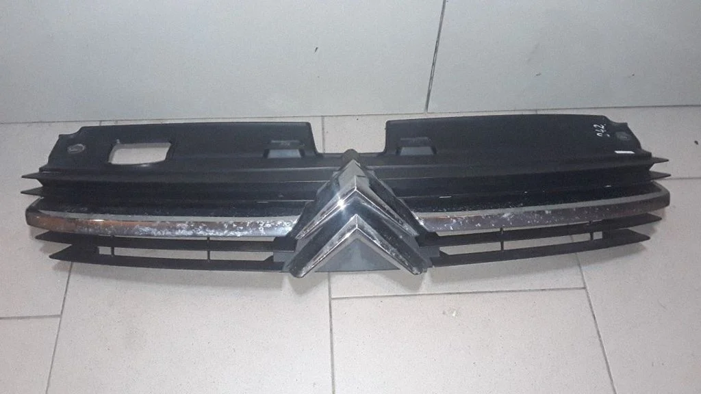 Front grill – Citroen C5 (2001-2004)