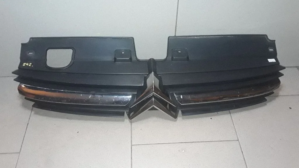 Front grill – Citroen C5 (2001-2004)