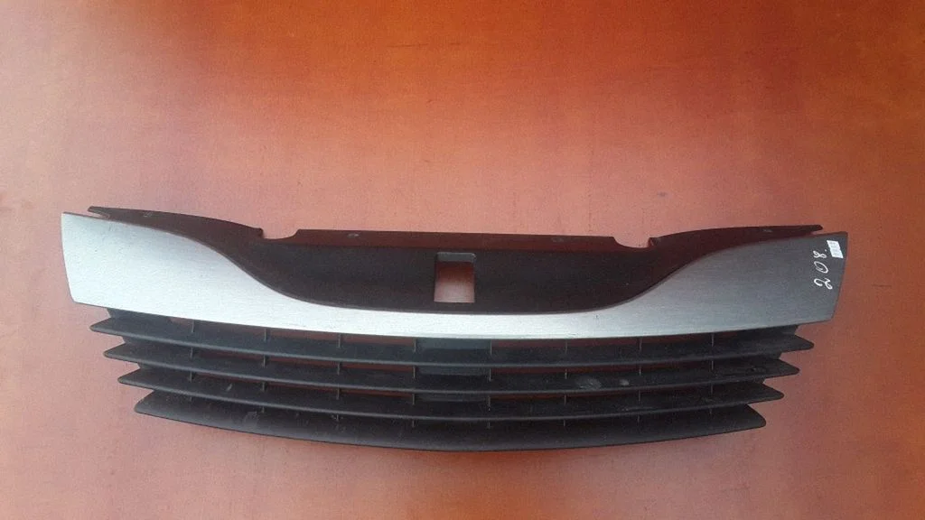 Front grill 8200390126