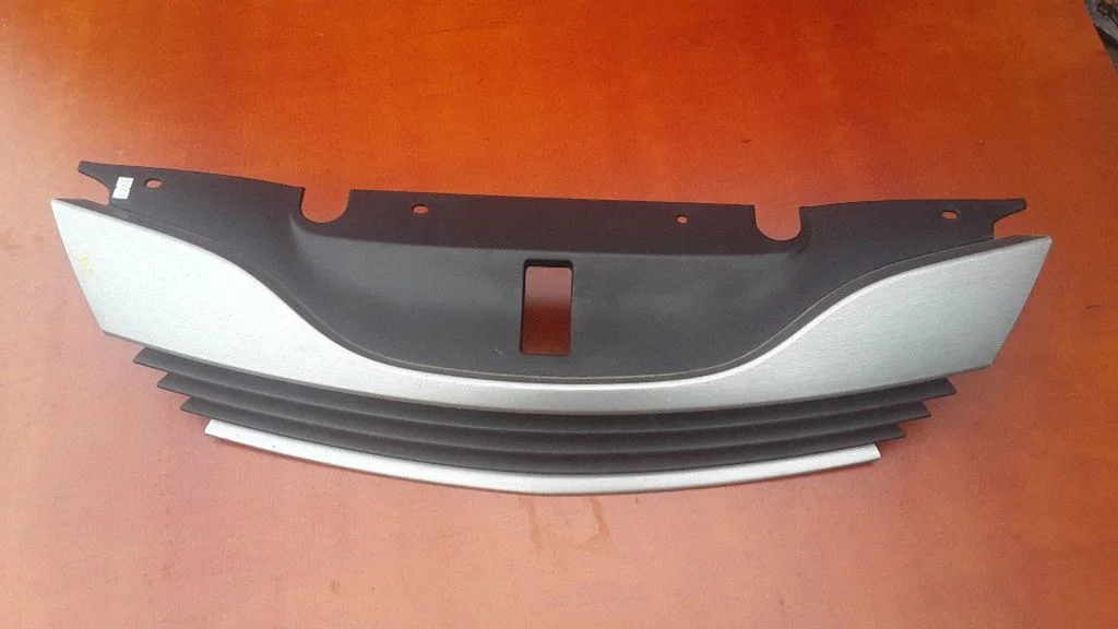 Front grill 8200012581
