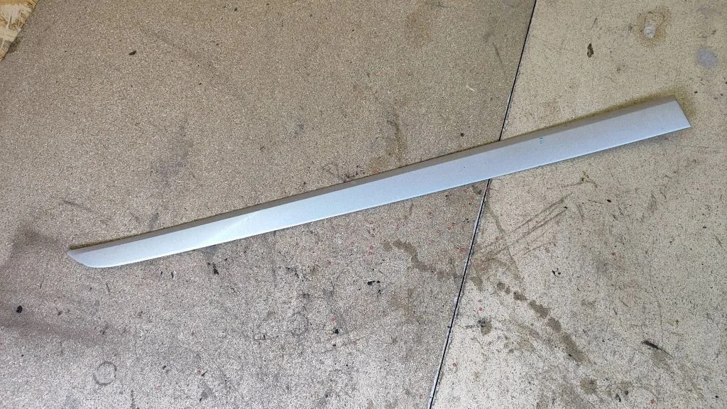 Front door trim (molding) 24461093