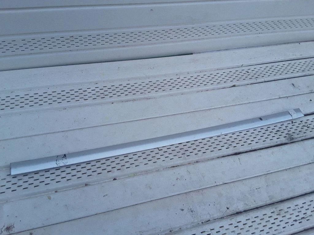 Front door trim (molding) 13101648