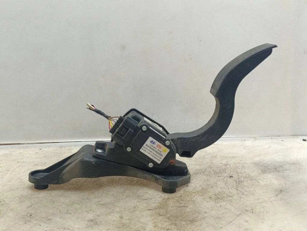 Accelerator throttle pedal 327262B100