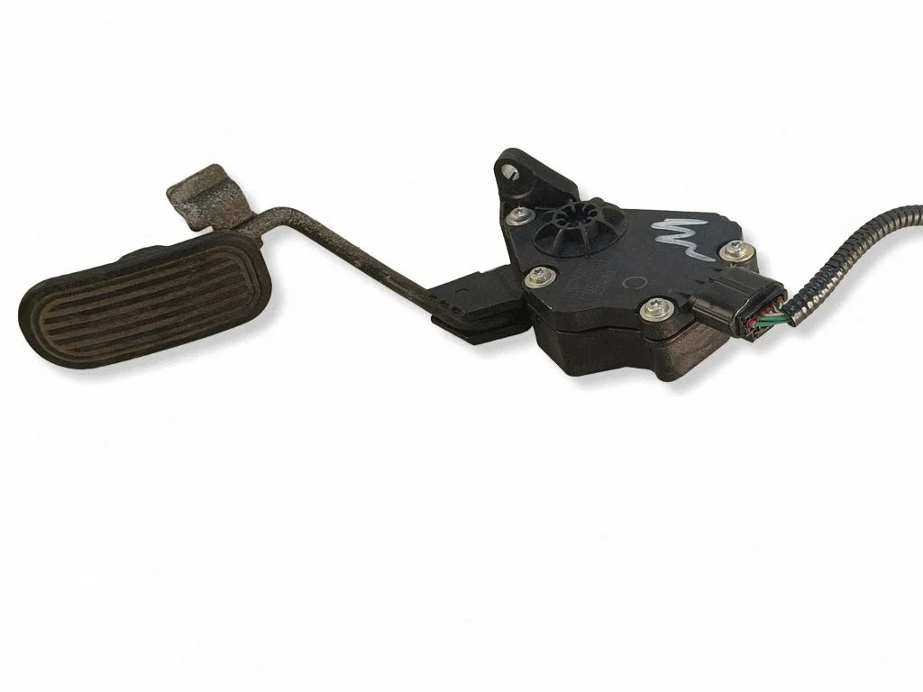 Accelerator throttle pedal – Lexus IS 220D-250-350 (2006-2013)