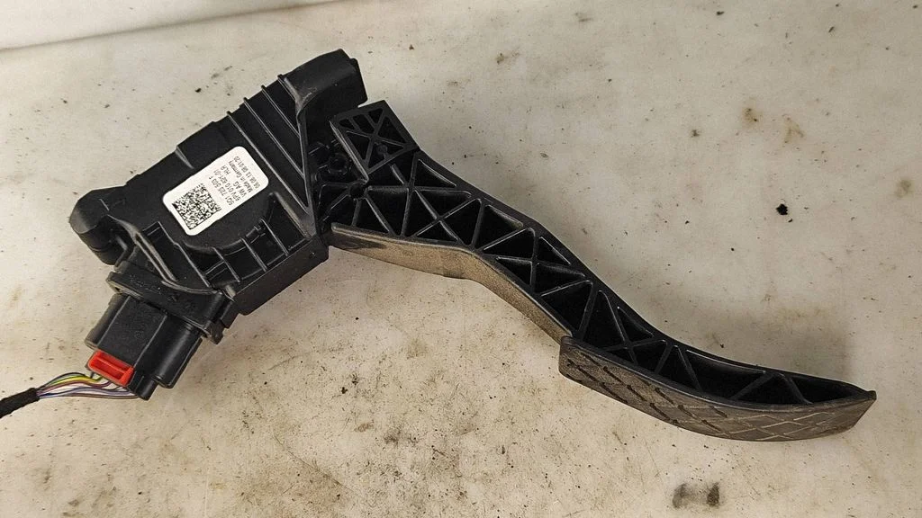 Accelerator throttle pedal 5Q1723503F