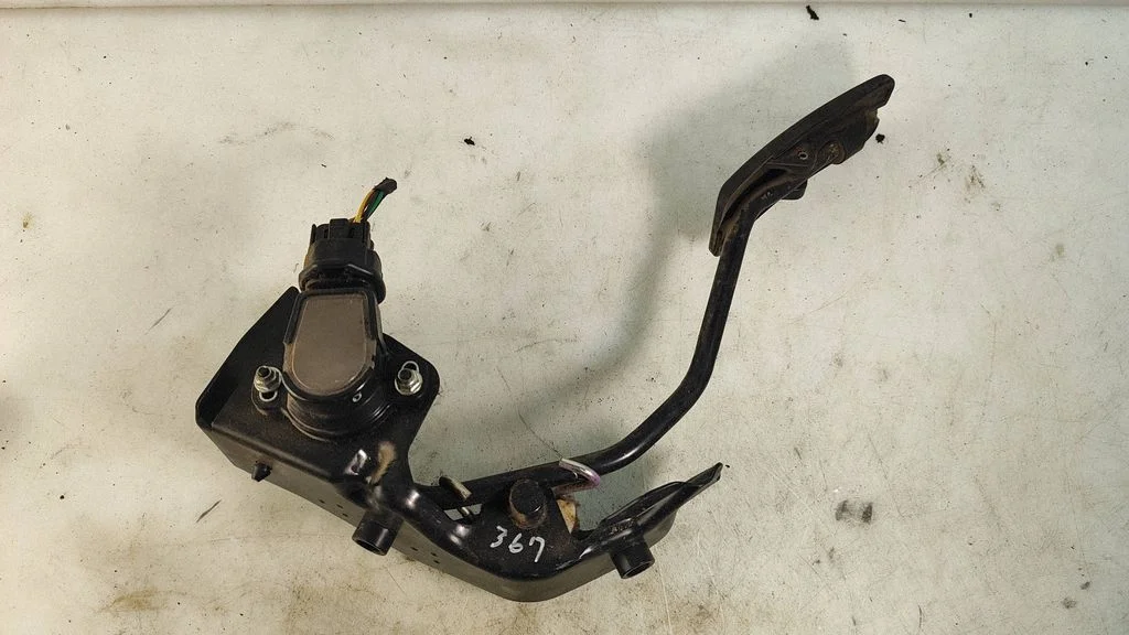 Accelerator throttle pedal 8928152021