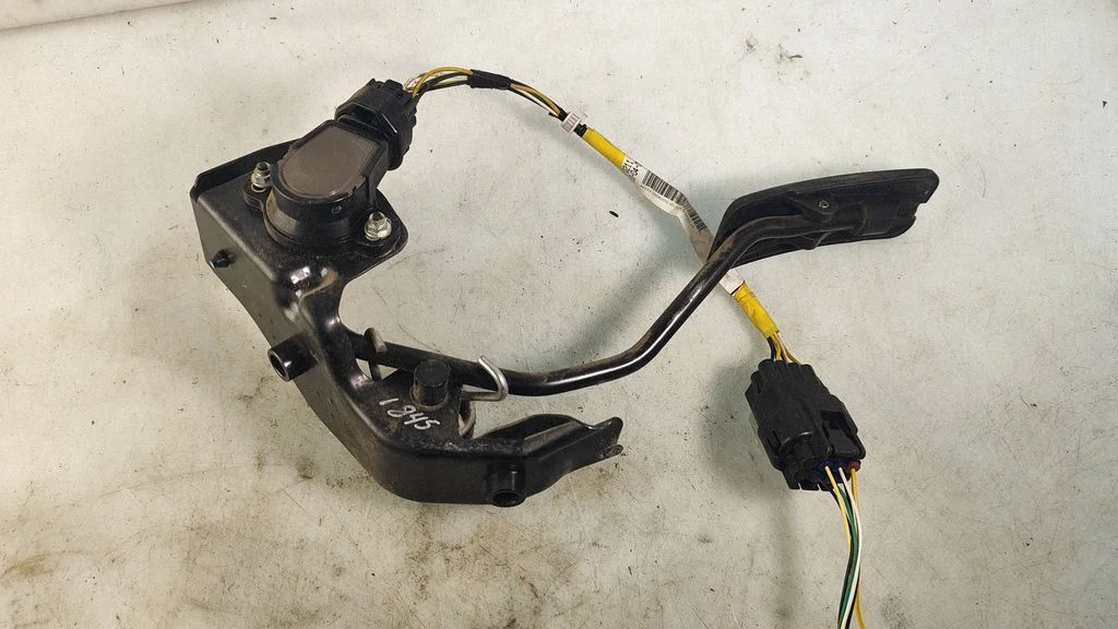 Accelerator throttle pedal 8928152021