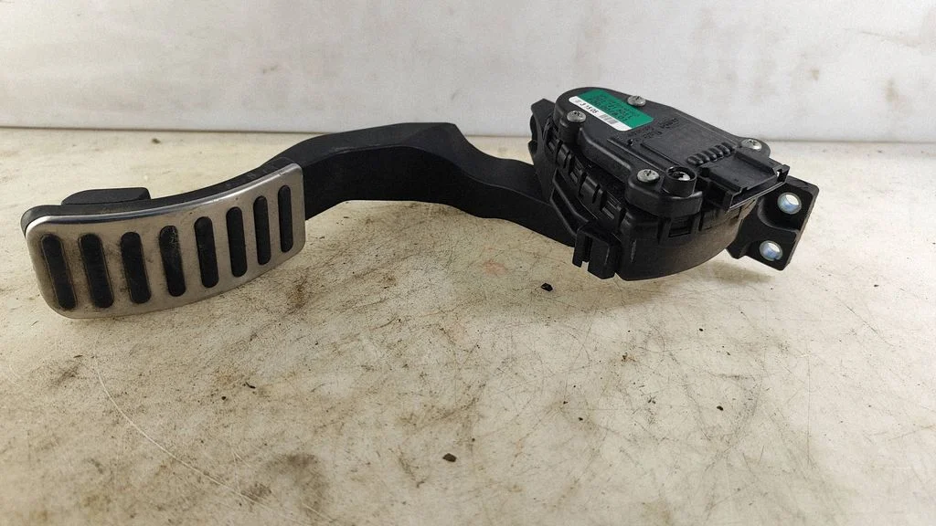 Accelerator throttle pedal 3D1721503L