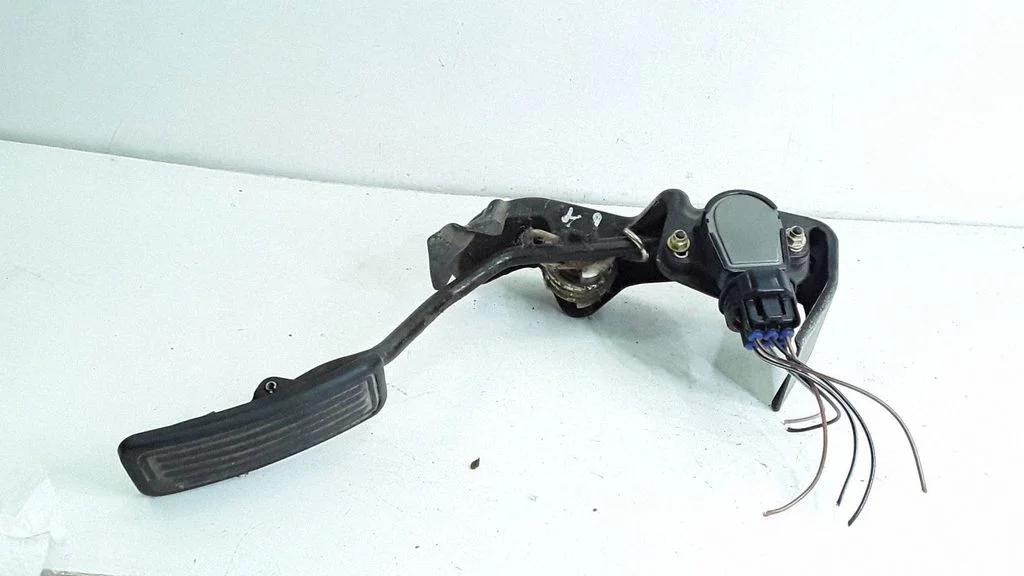 Accelerator throttle pedal 8928147010