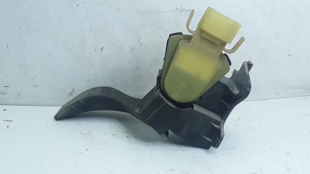 Accelerator throttle pedal 2M519F836AE