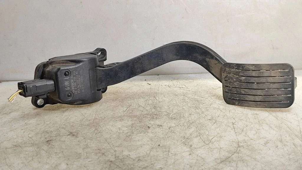Accelerator throttle pedal 9654725380