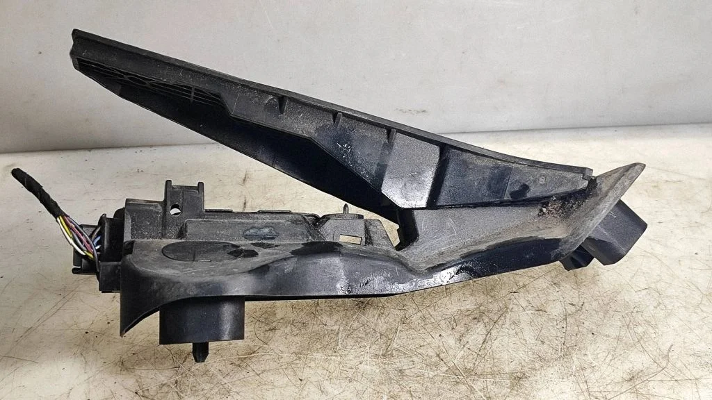 Accelerator throttle pedal 1K1721503L