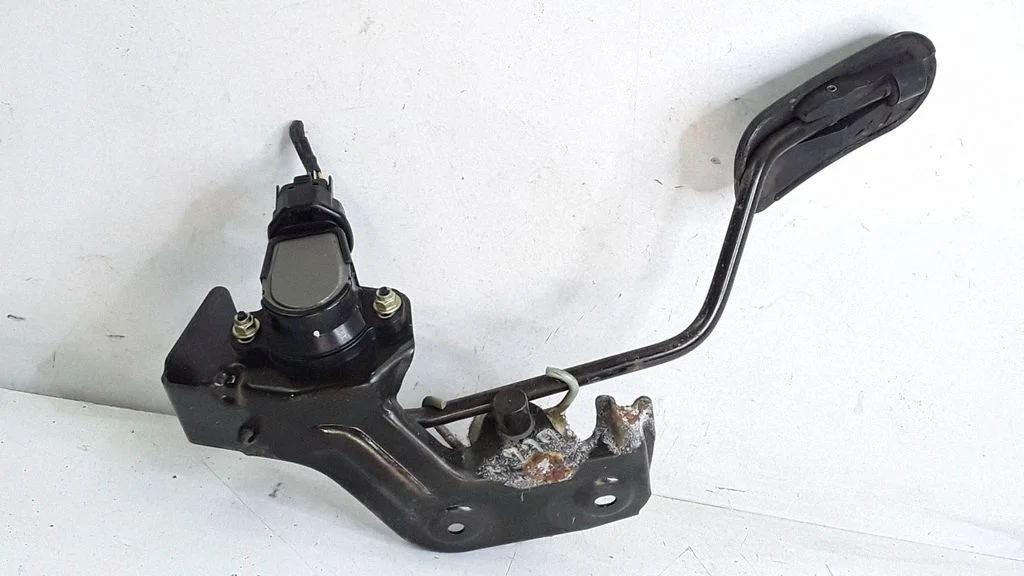 Accelerator throttle pedal 8928147010