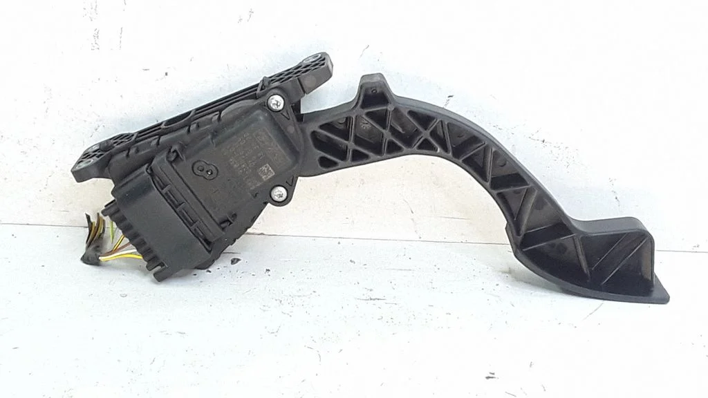 Accelerator throttle pedal 4M519F836AH