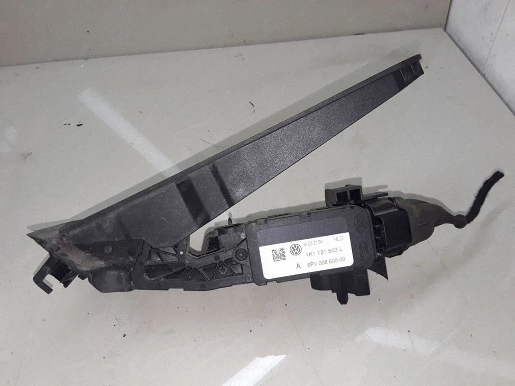 Accelerator throttle pedal – Volkswagen Golf IV (1998-2005)