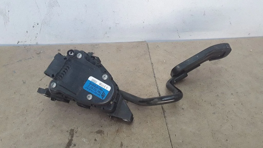 Accelerator throttle pedal 7M4723507D