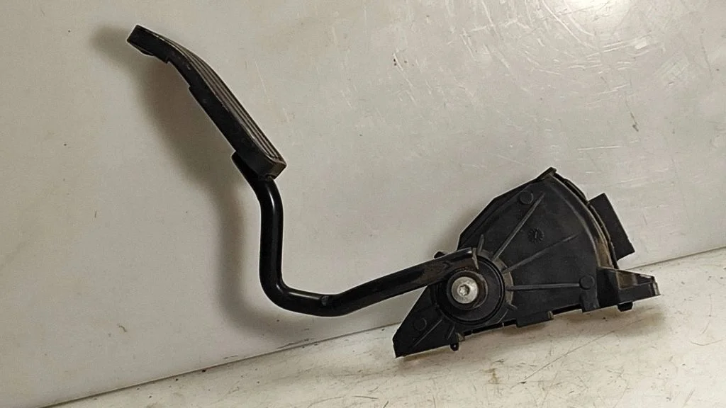 Accelerator throttle pedal 7M3721603B