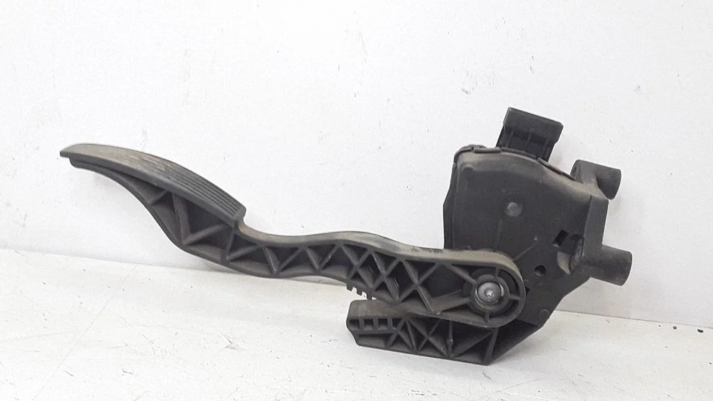 Accelerator throttle pedal – Opel Meriva A (2003-2010)