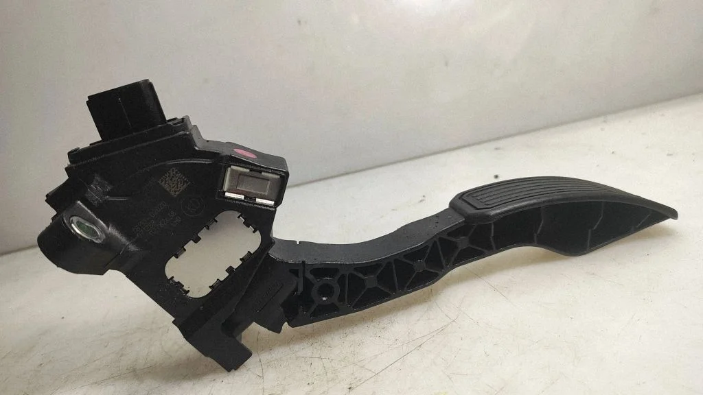 Accelerator throttle pedal 7811002020