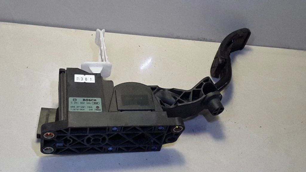 Accelerator throttle pedal 1J2721503DS