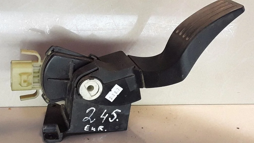 Accelerator throttle pedal 2M519F836AE