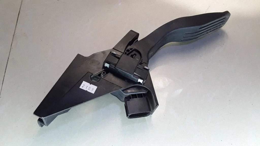 Accelerator throttle pedal XR8F9F832BD