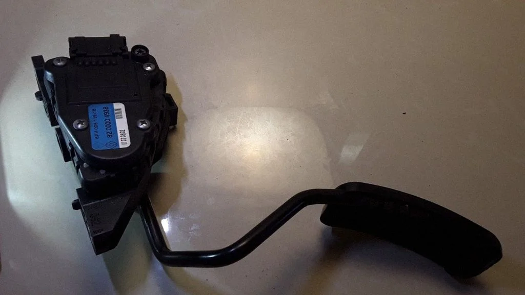 Accelerator throttle pedal 8200004938