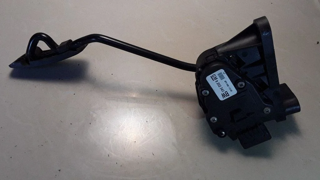 Accelerator throttle pedal 9202343