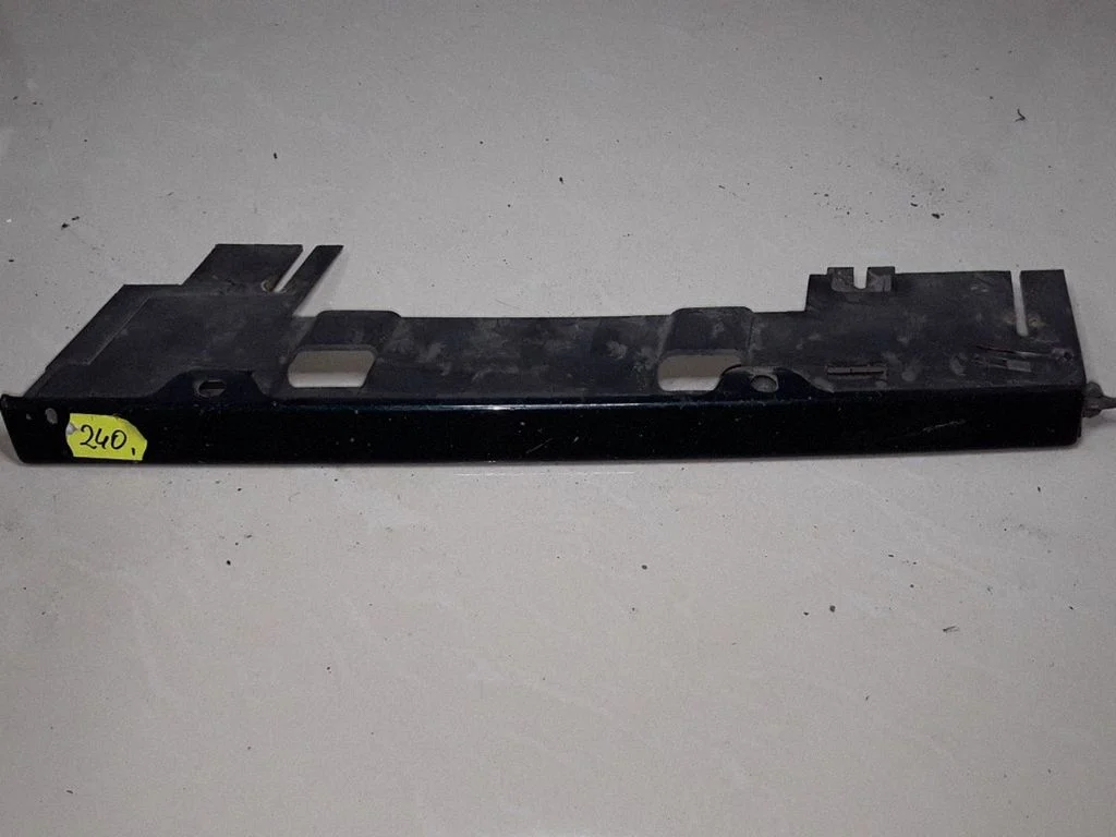Under headlight/headlamp trim – BMW 7 Series E38 (1993-2001)