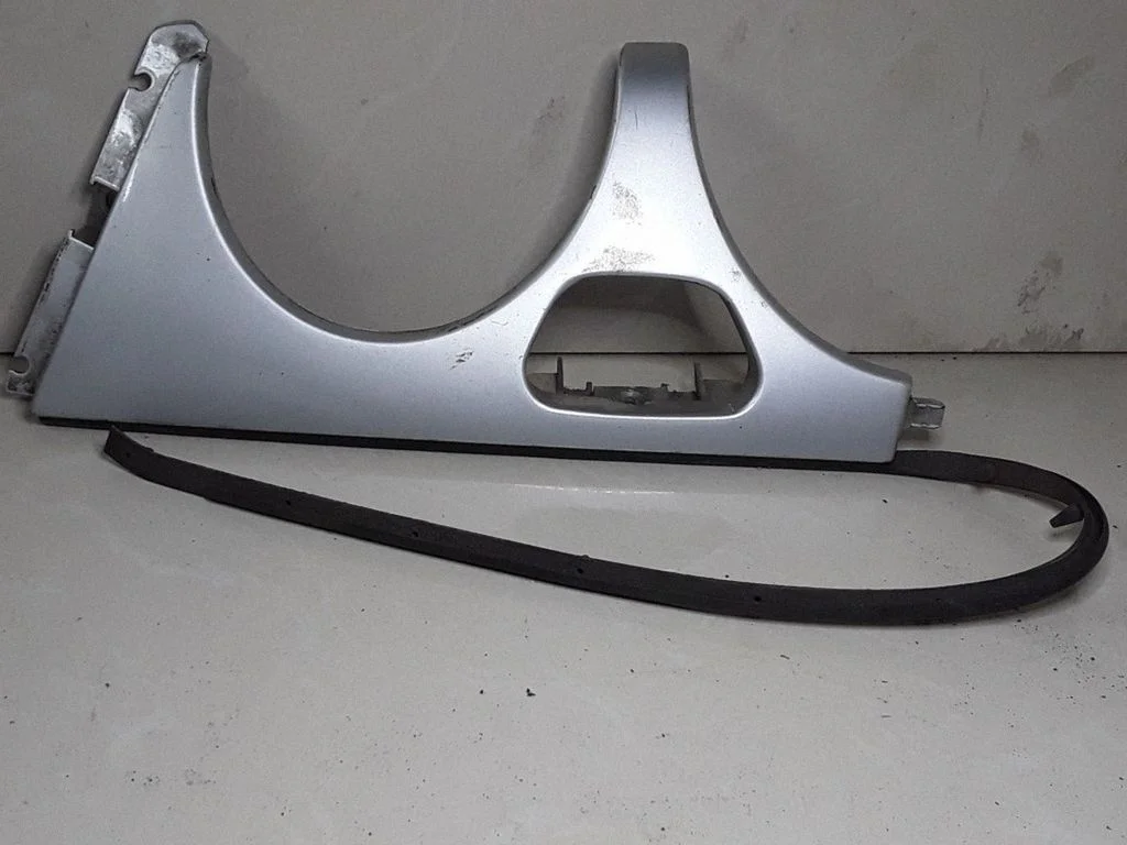 Under headlight/headlamp trim – Mercedes-Benz E-Class W210 (1995-2002)