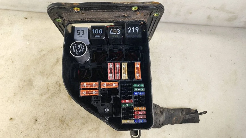 Fuse box set – Volkswagen Phaeton (2002-2016)