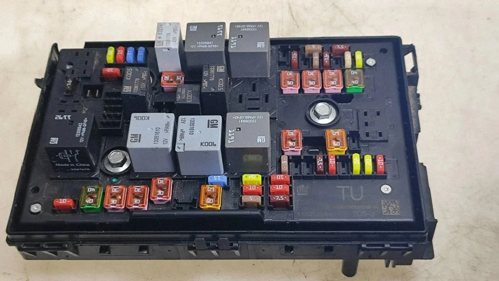 Fuse box set – Opel Cascada (2013-)