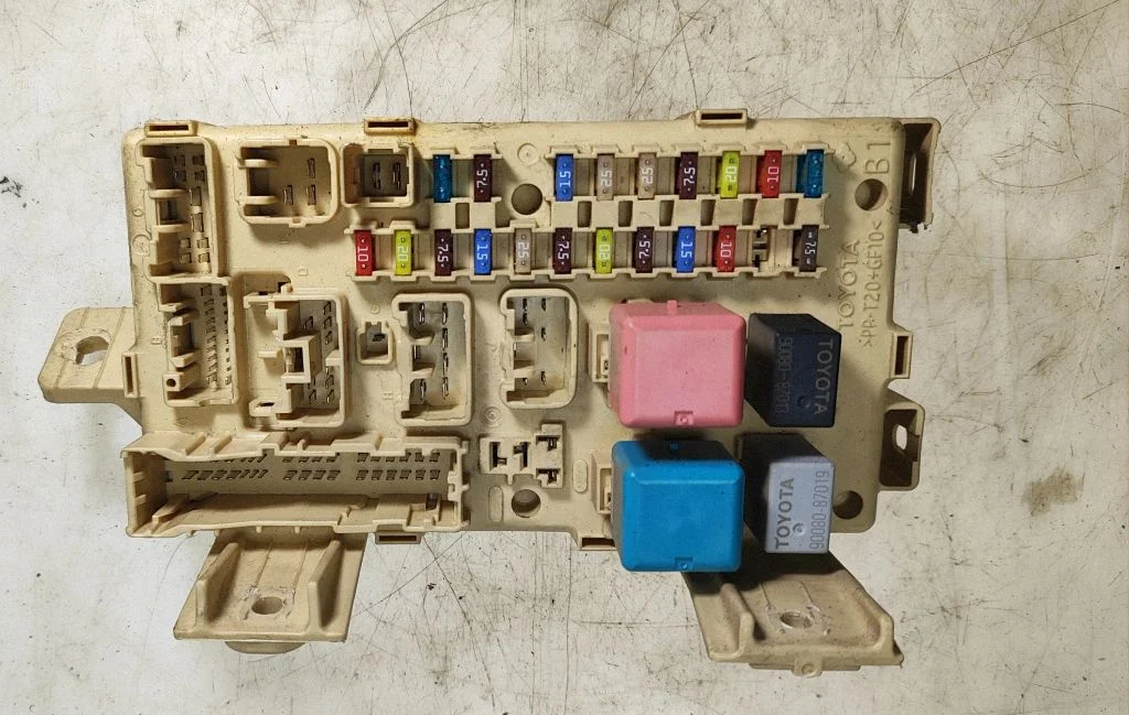 Fuse box set – Toyota Avensis T250 (2006-2009)