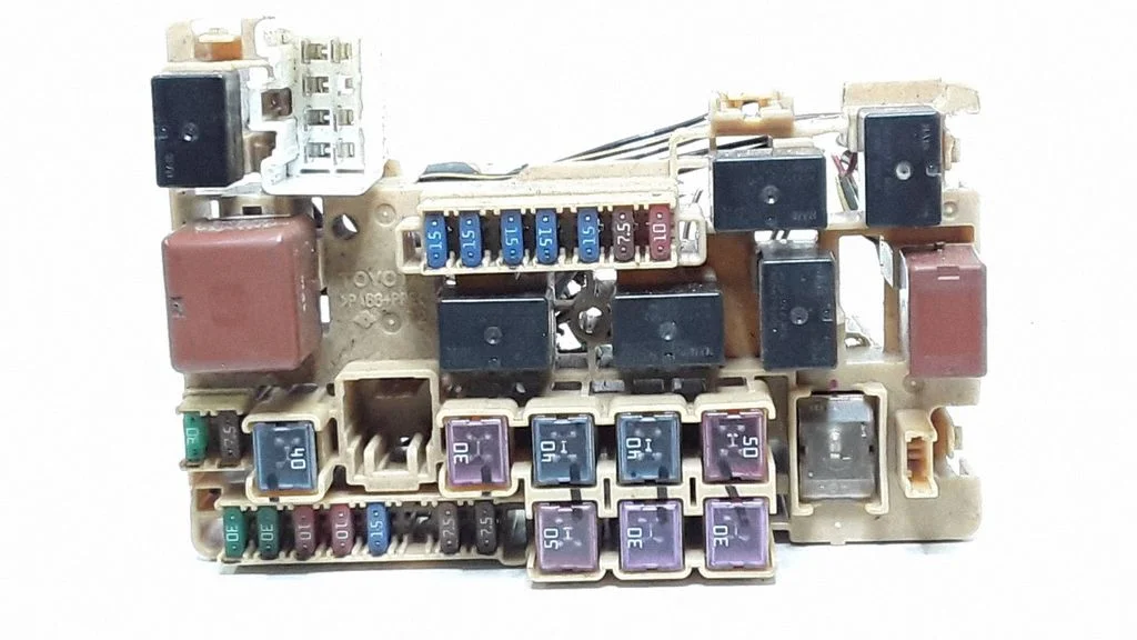 Fuse box set – Toyota Avensis T250 (2003-2006)