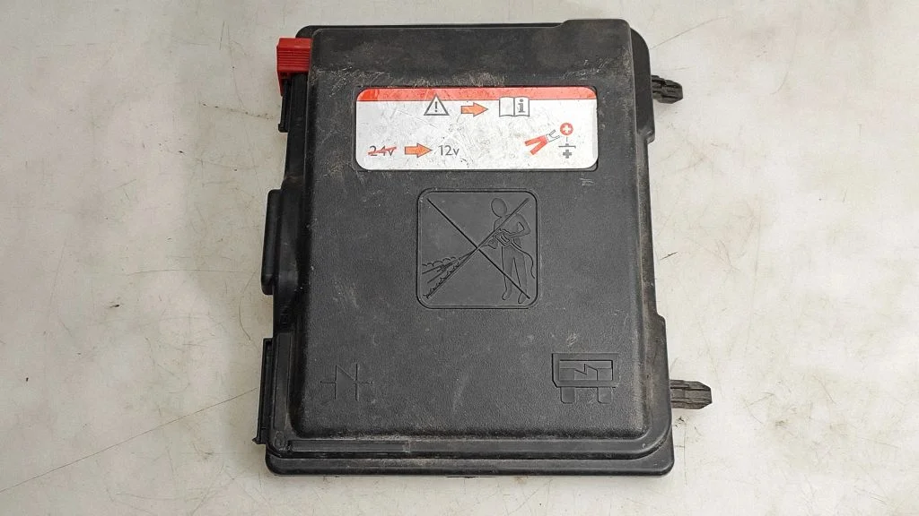 Fuse box cover – Citroen C4 Grand Picasso (2013-2018)