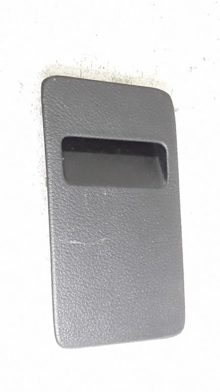Fuse box cover – Subaru Legacy (2007-2009)