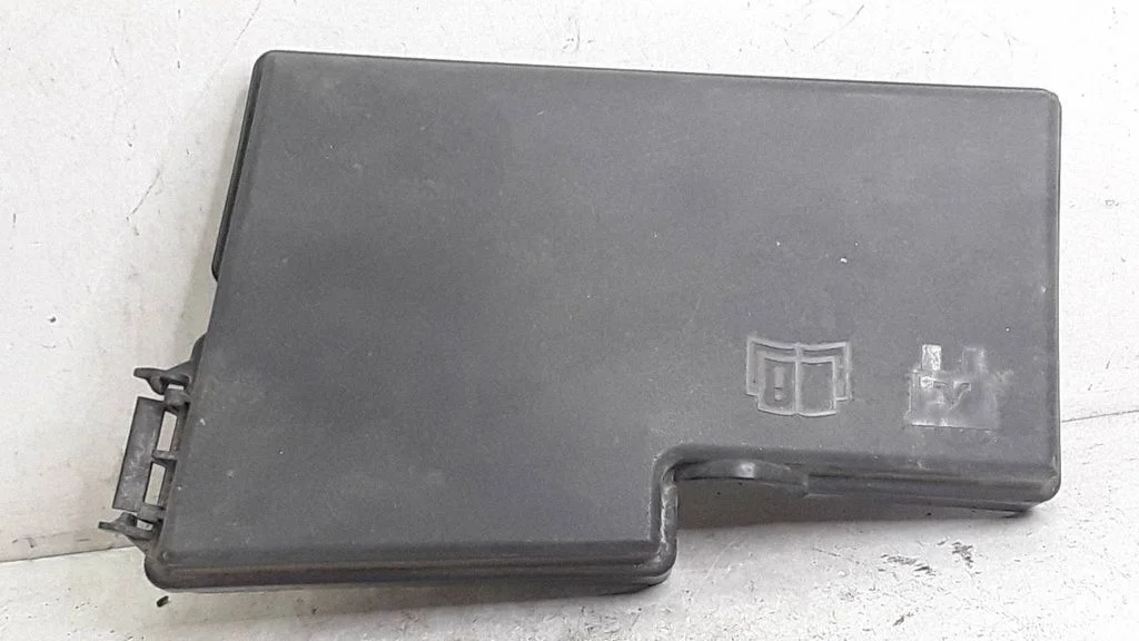 Fuse box cover – Volvo V50 (2004-2007)