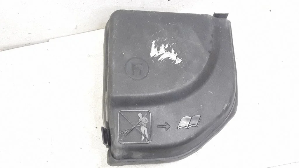 Fuse box cover – Peugeot 307 (2001-2005)