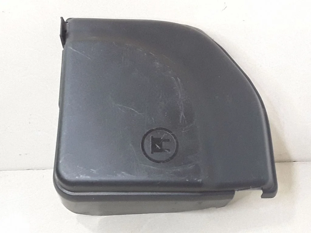 Fuse box cover – Peugeot 307 (2001-2005)
