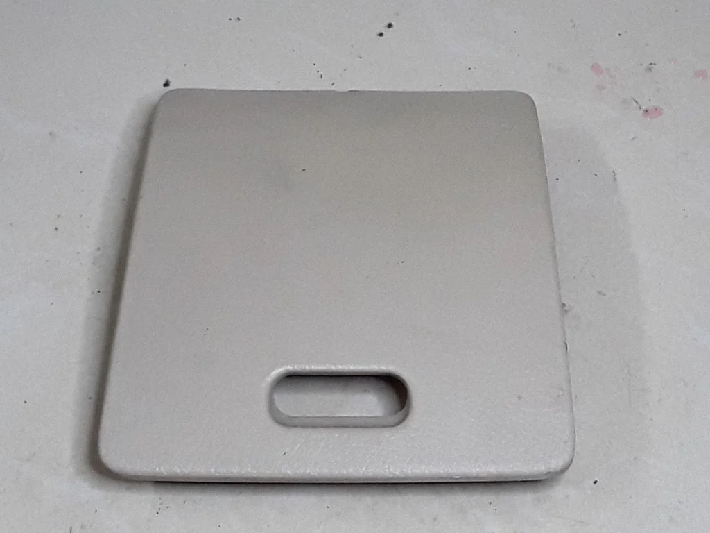 Fuse box cover – Toyota Avensis T250 (2006-2009)