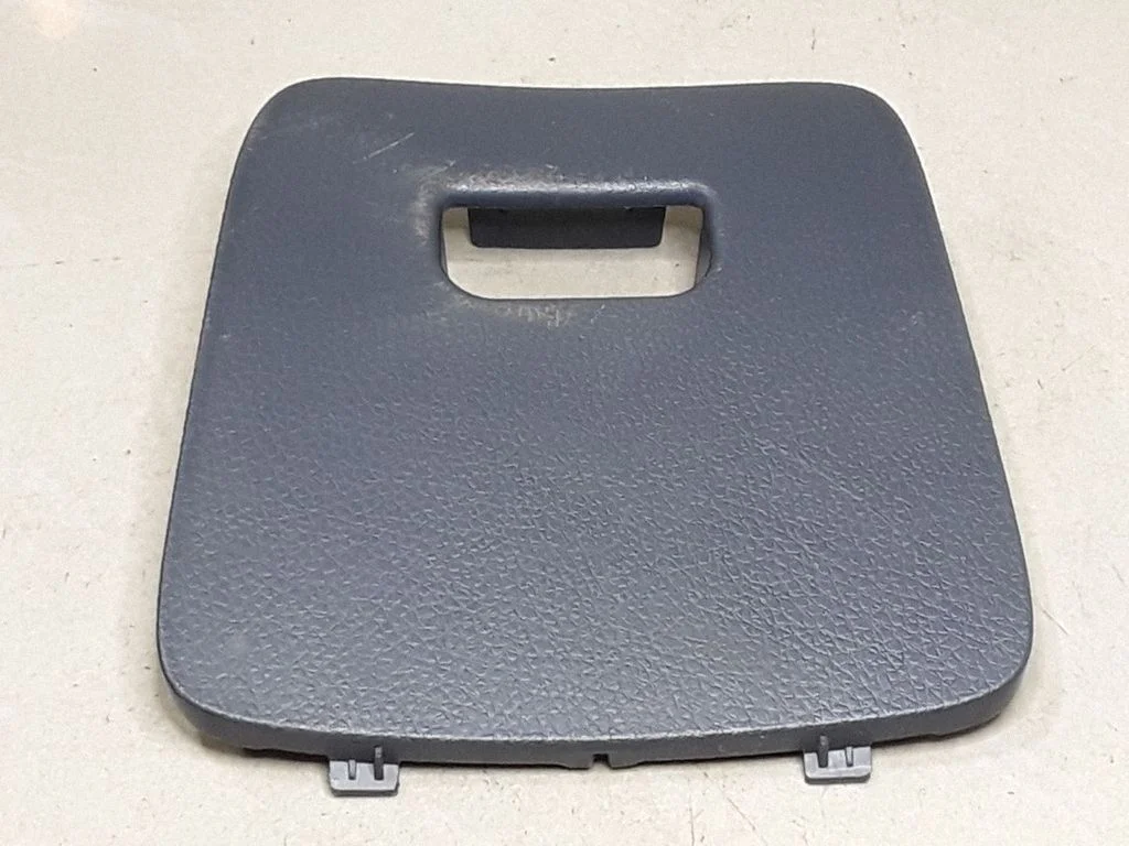 Fuse box cover – Nissan Primera (2002-2007)