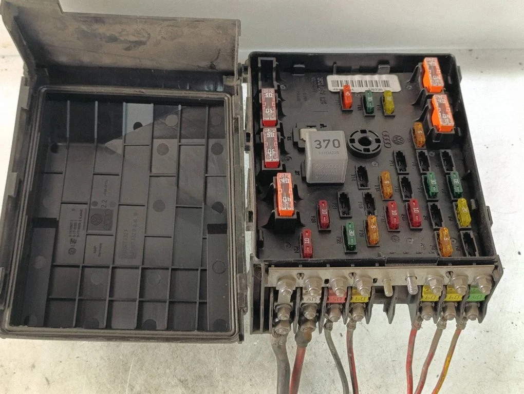 Fuse module – Volkswagen Passat CC (2008-2016)