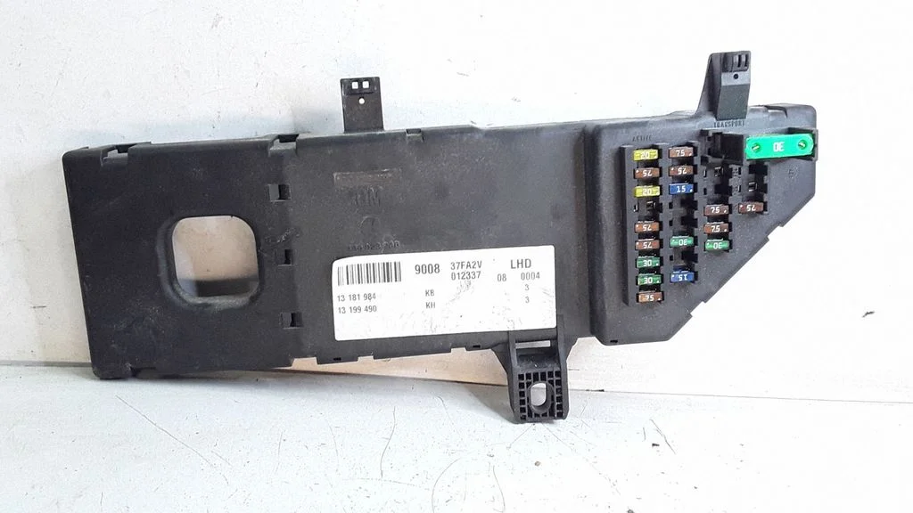Fuse module – Opel Vectra C (2002-2005)