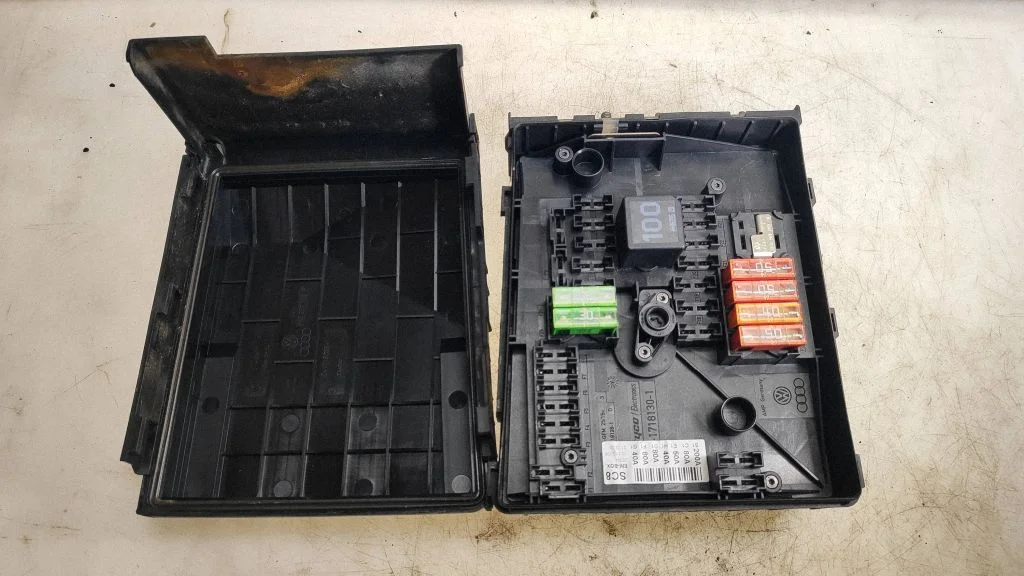 Fuse module 1K0937125A – Volkswagen Eos (2006-2010)